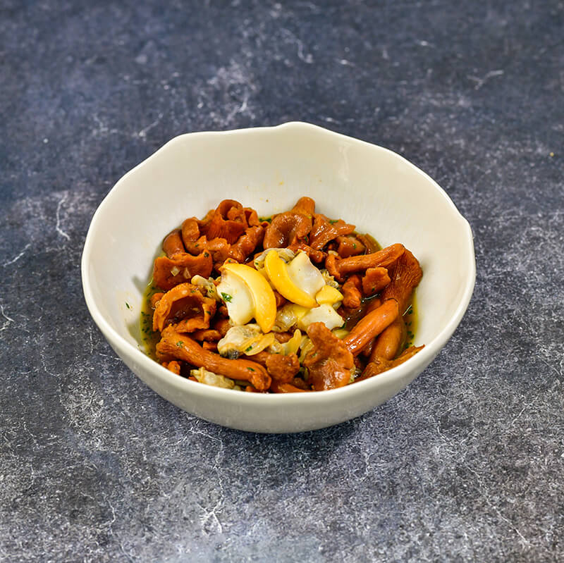 Girolles et coquillages
