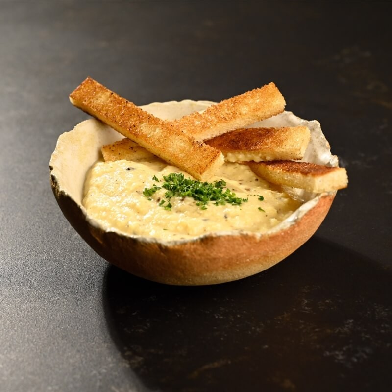 oeufs-brouilles-a-la-tartufata-sauce-a-la-truffe-d-ete-maison-borde.jpg